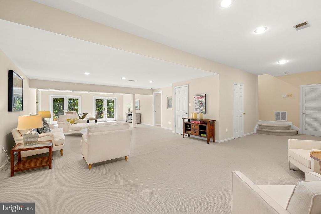6700 BONAVENTURE COURT