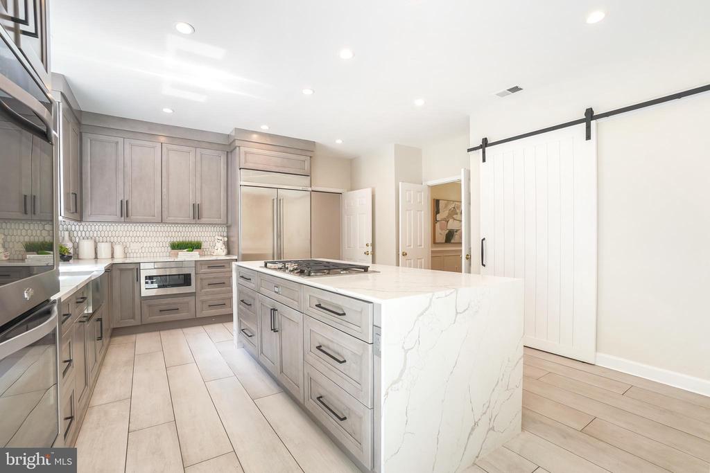 6700 BONAVENTURE COURT