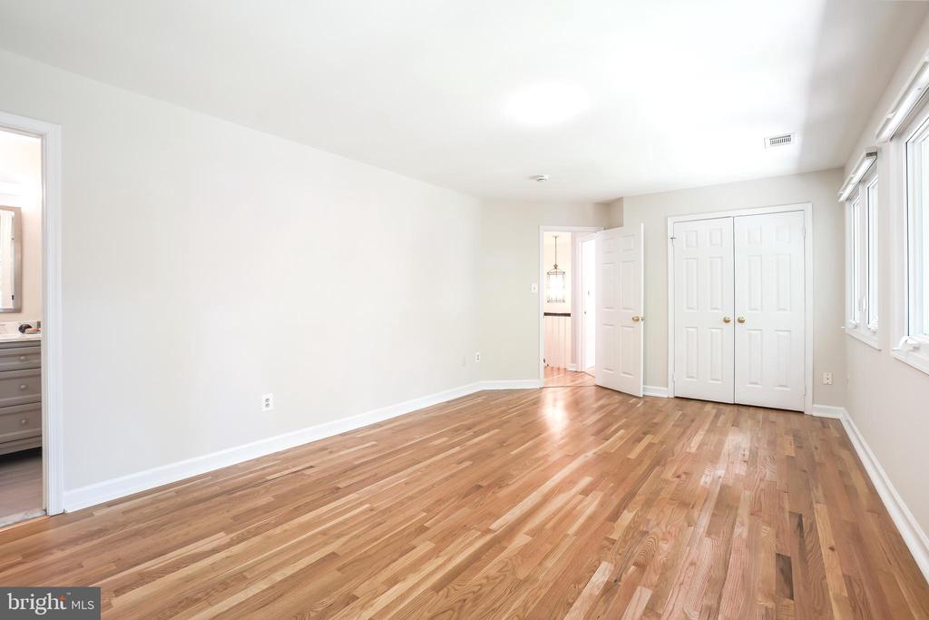 6700 BONAVENTURE COURT