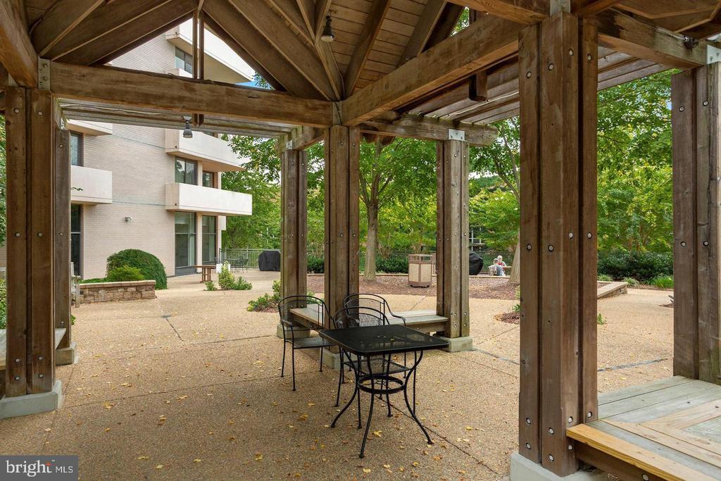 4141 N HENDERSON ROAD 221