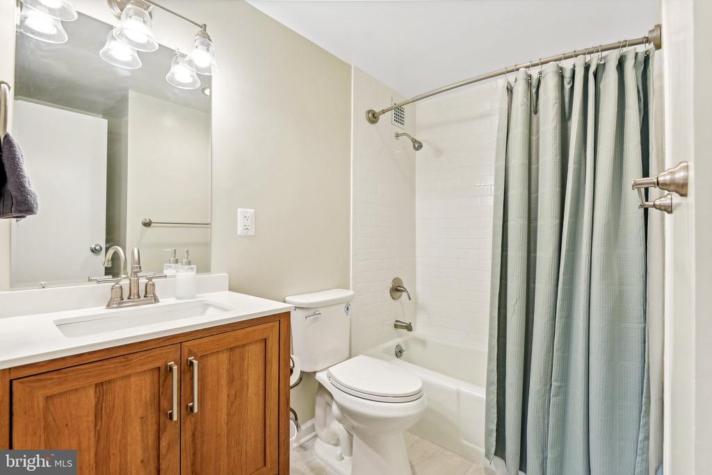 4141 N HENDERSON ROAD 221