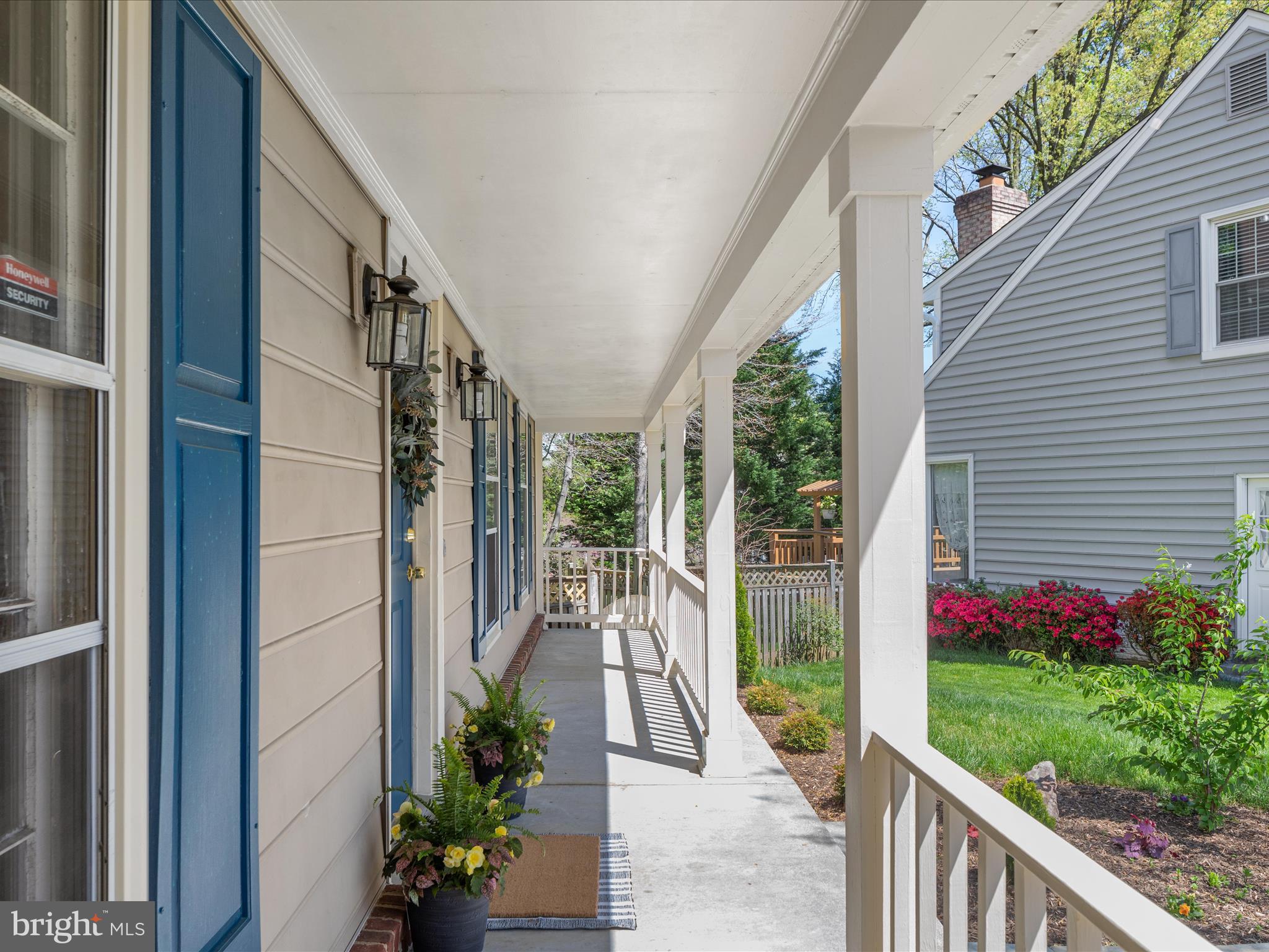 6054 WOODEDGE COURT