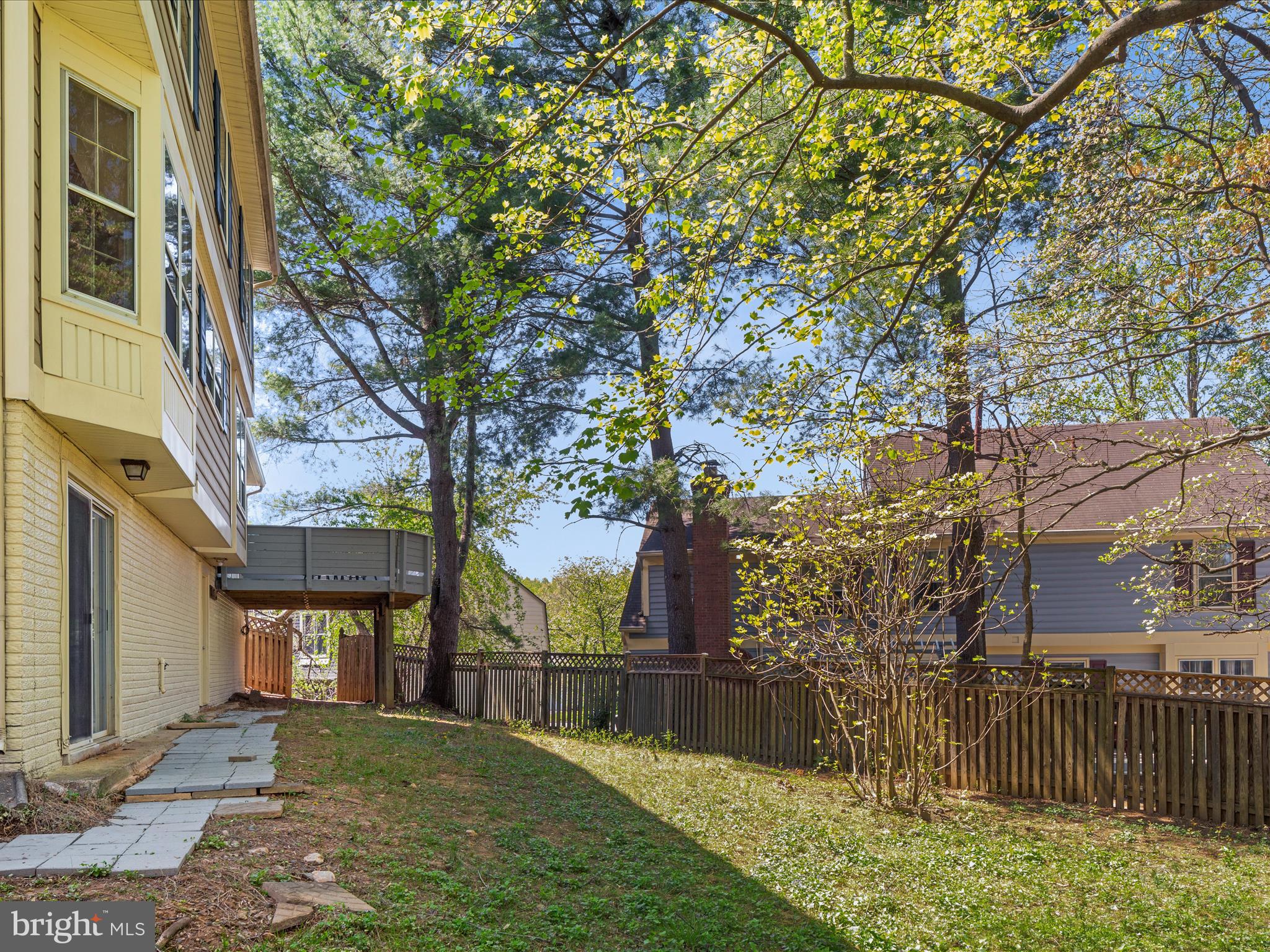 6054 WOODEDGE COURT