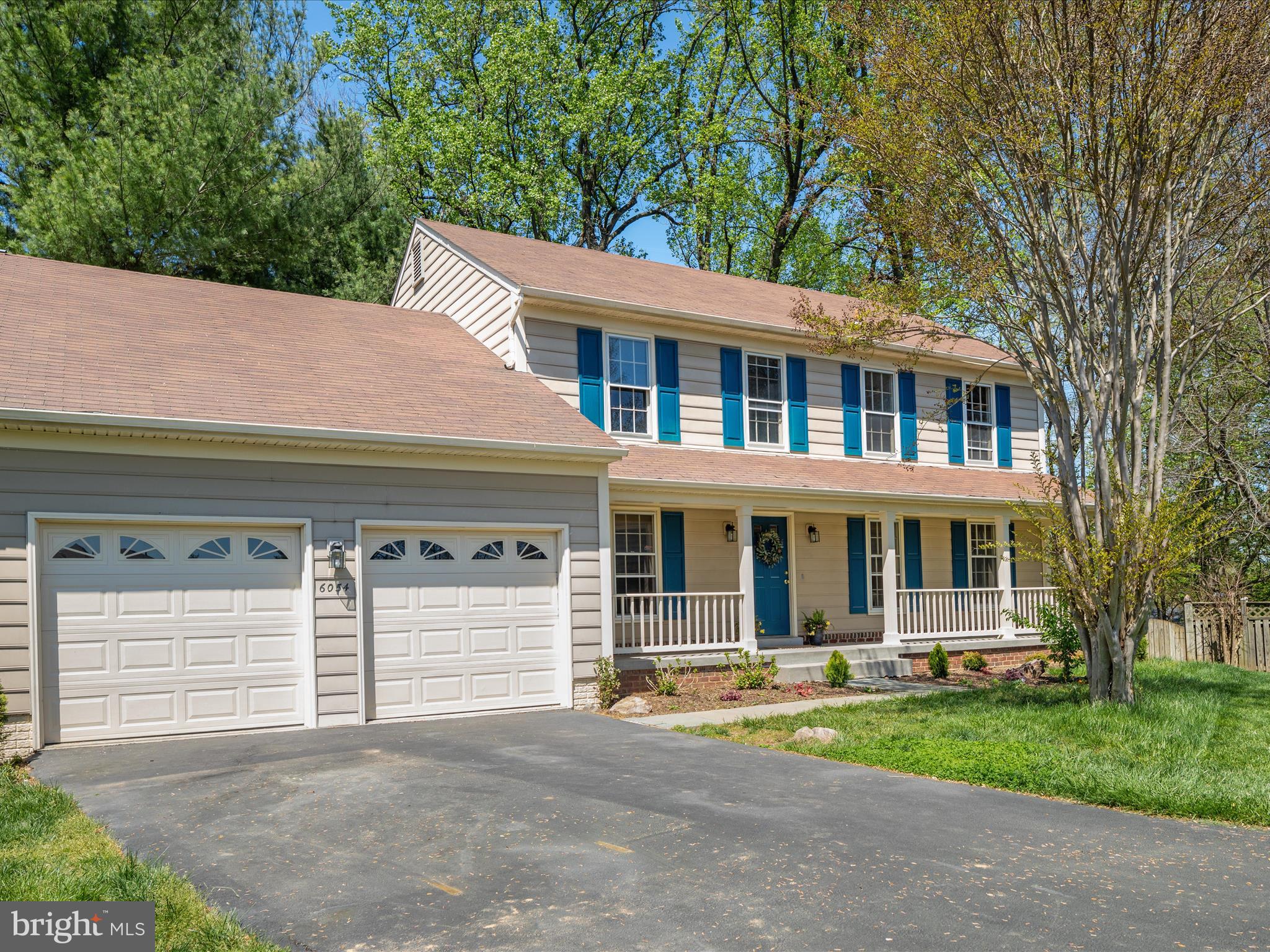 6054 WOODEDGE COURT