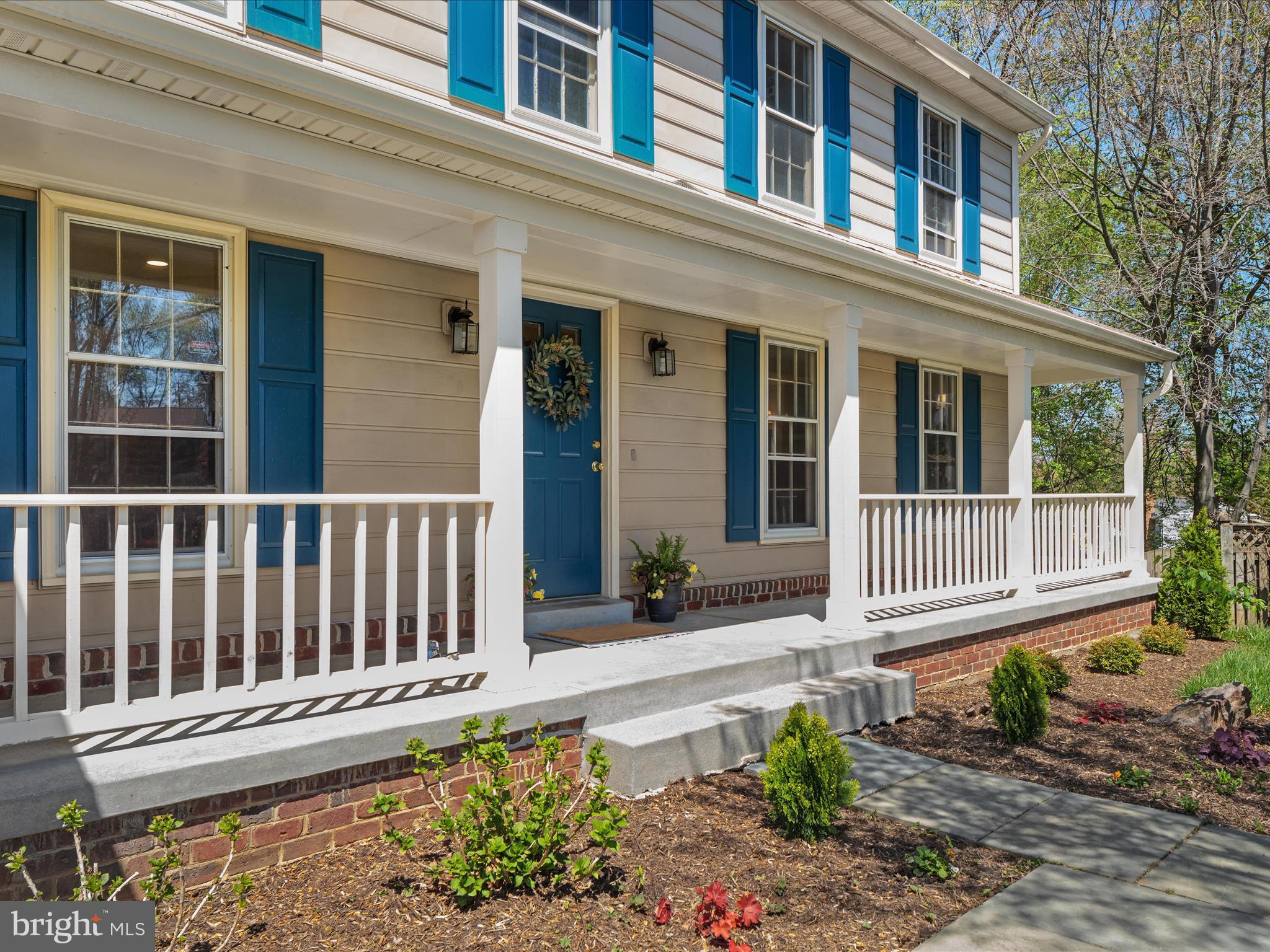 6054 WOODEDGE COURT