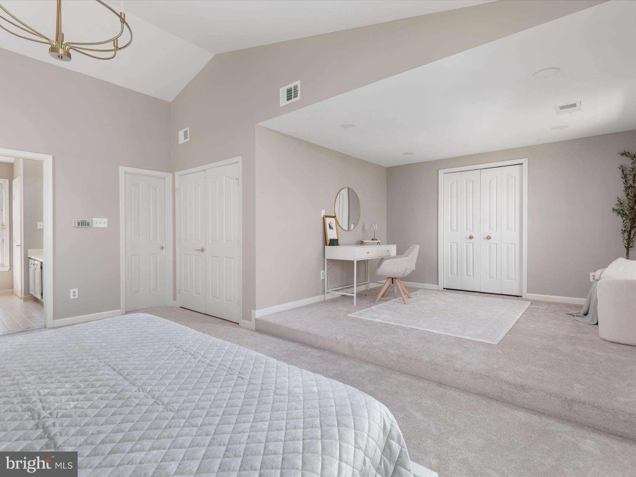 6054 WOODEDGE COURT