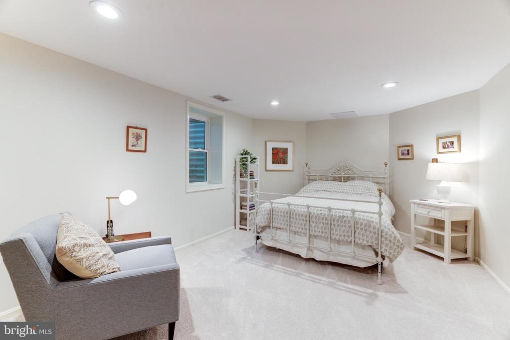 1591 REGATTA LANE