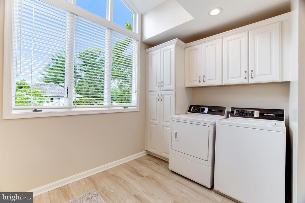 1591 REGATTA LANE