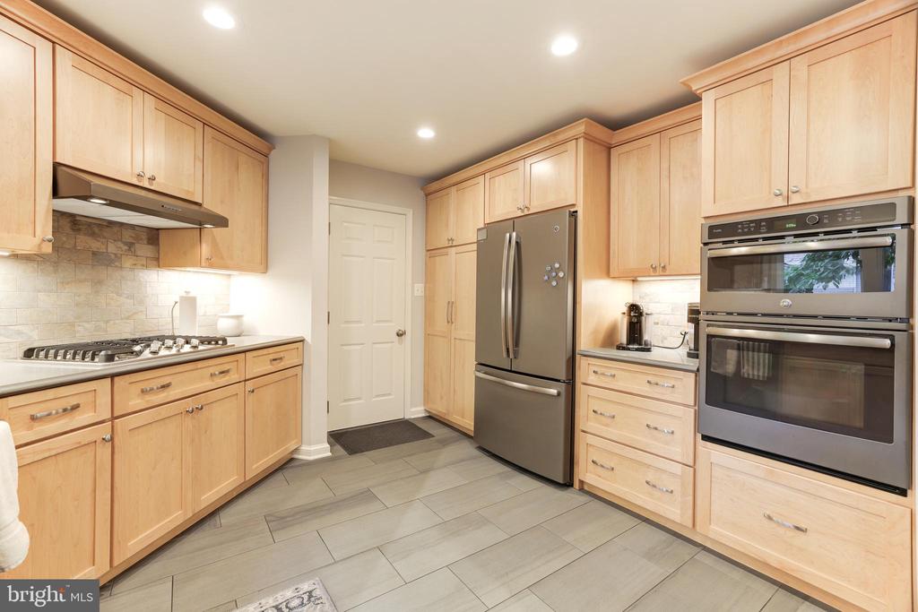 1591 REGATTA LANE