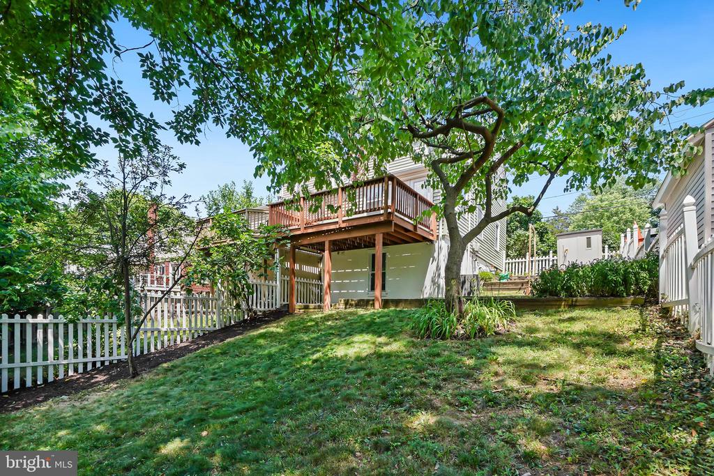 5850 EDGEHILL DRIVE