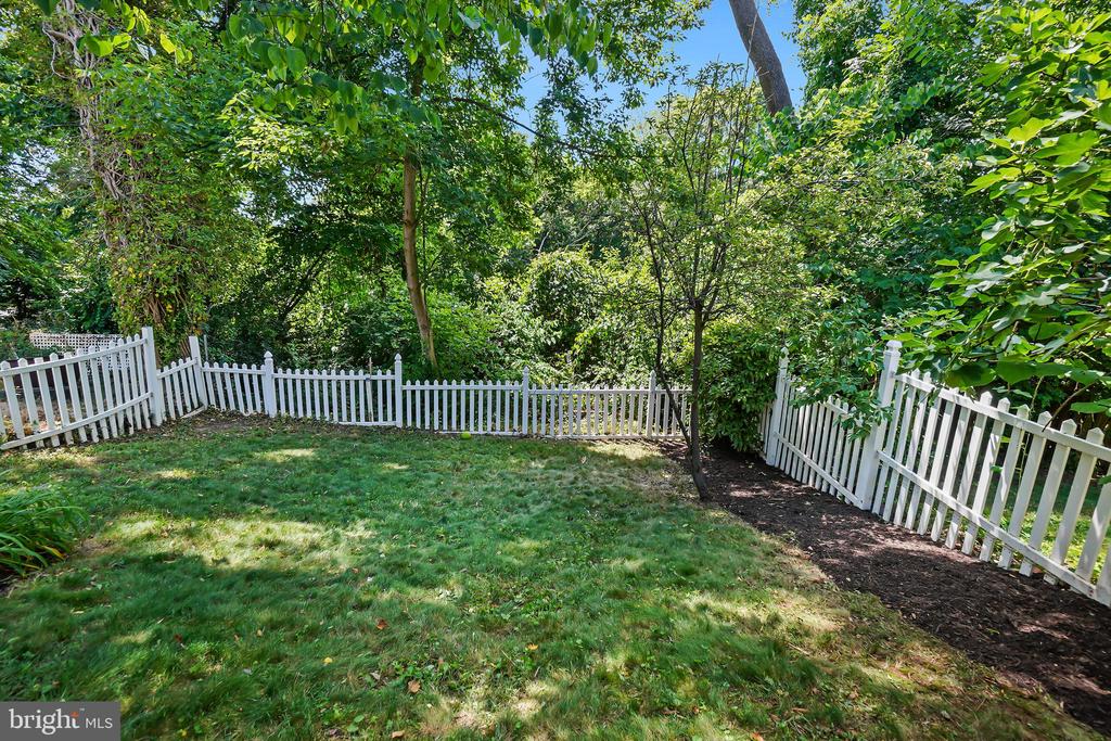 5850 EDGEHILL DRIVE