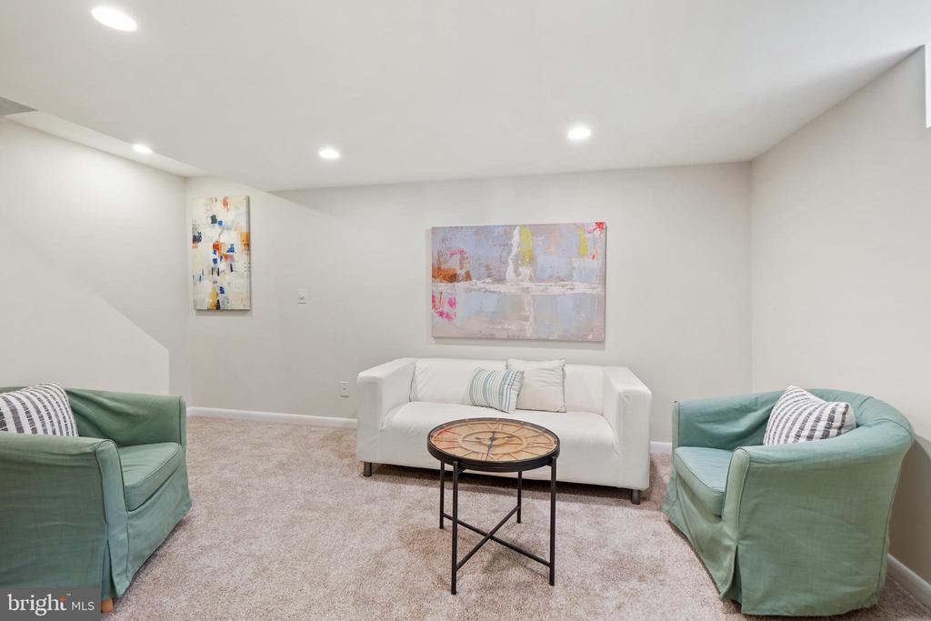 5850 EDGEHILL DRIVE