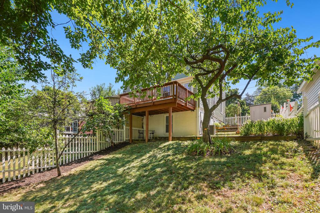 5850 EDGEHILL DRIVE