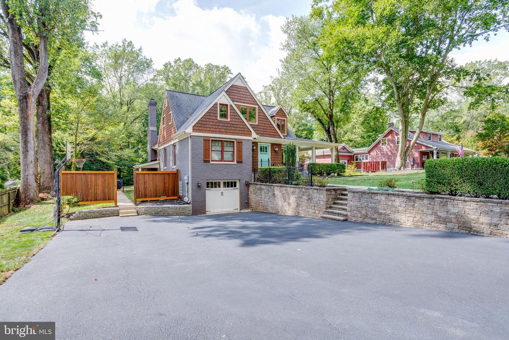 3912 MILLCREEK DRIVE