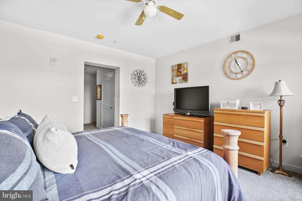 485 HARBOR SIDE STREET 806