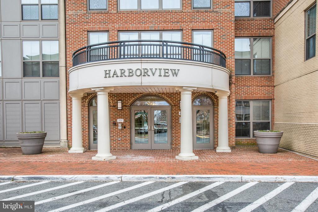485 HARBOR SIDE STREET 806