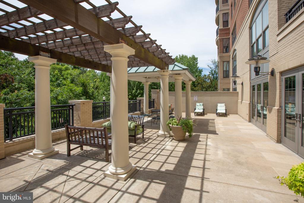 485 HARBOR SIDE STREET 806