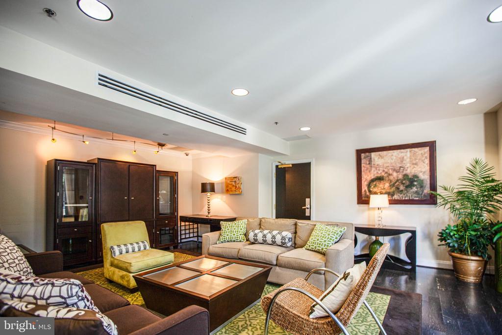 485 HARBOR SIDE STREET 806