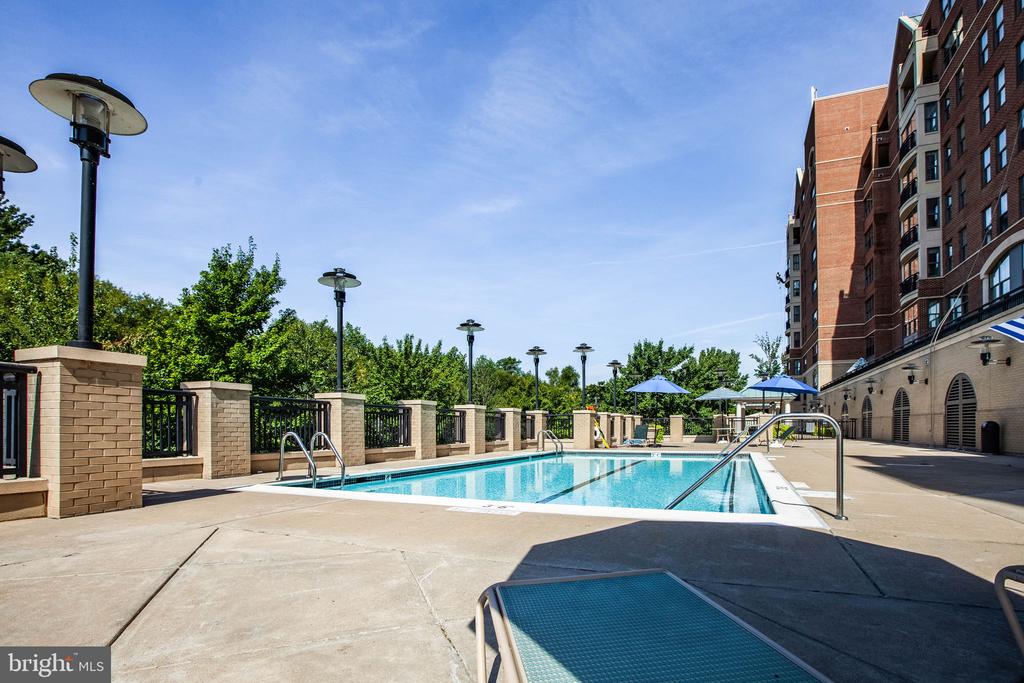485 HARBOR SIDE STREET 806