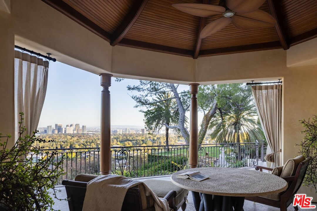 10066 Cielo Dr