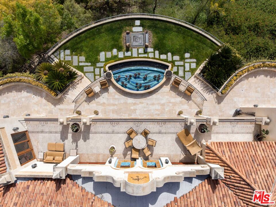 10066 Cielo Dr