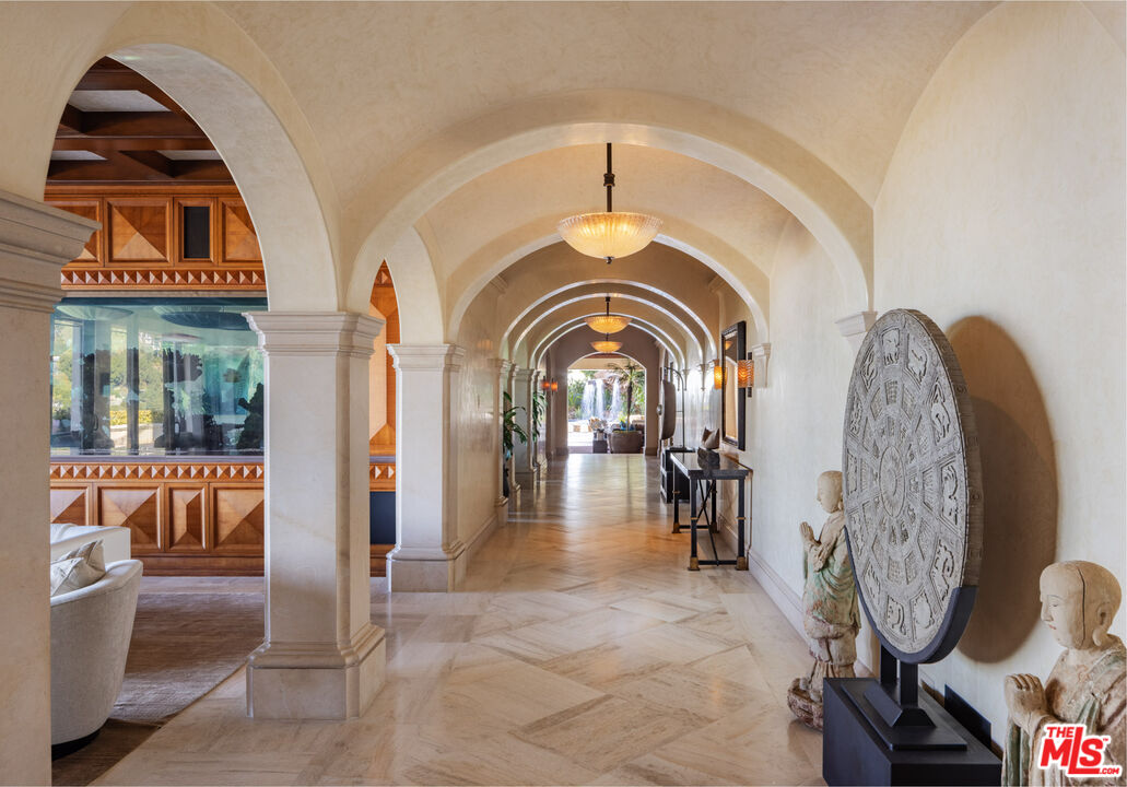 10066 Cielo Dr
