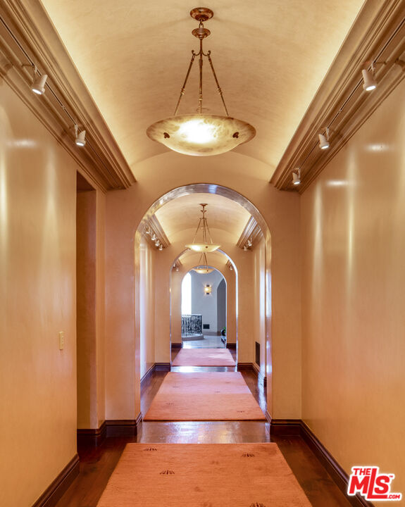10066 Cielo Dr
