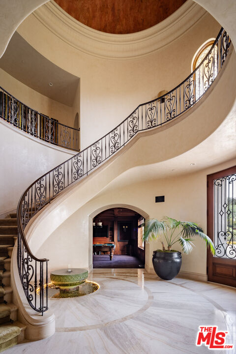 10066 Cielo Dr