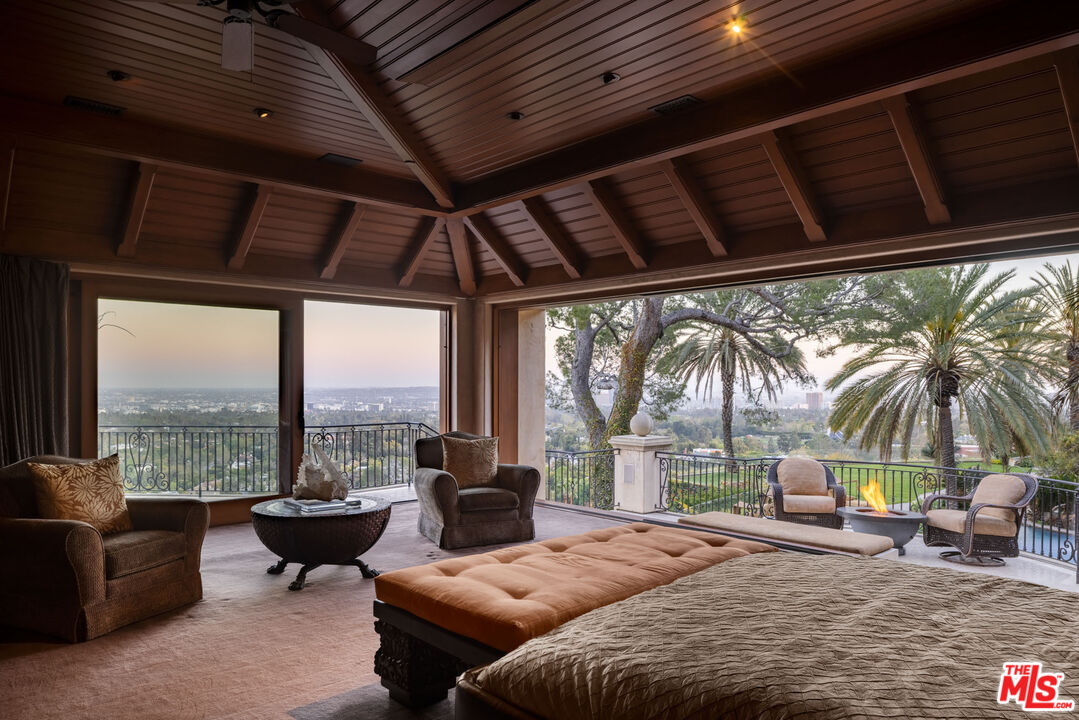 10066 Cielo Dr