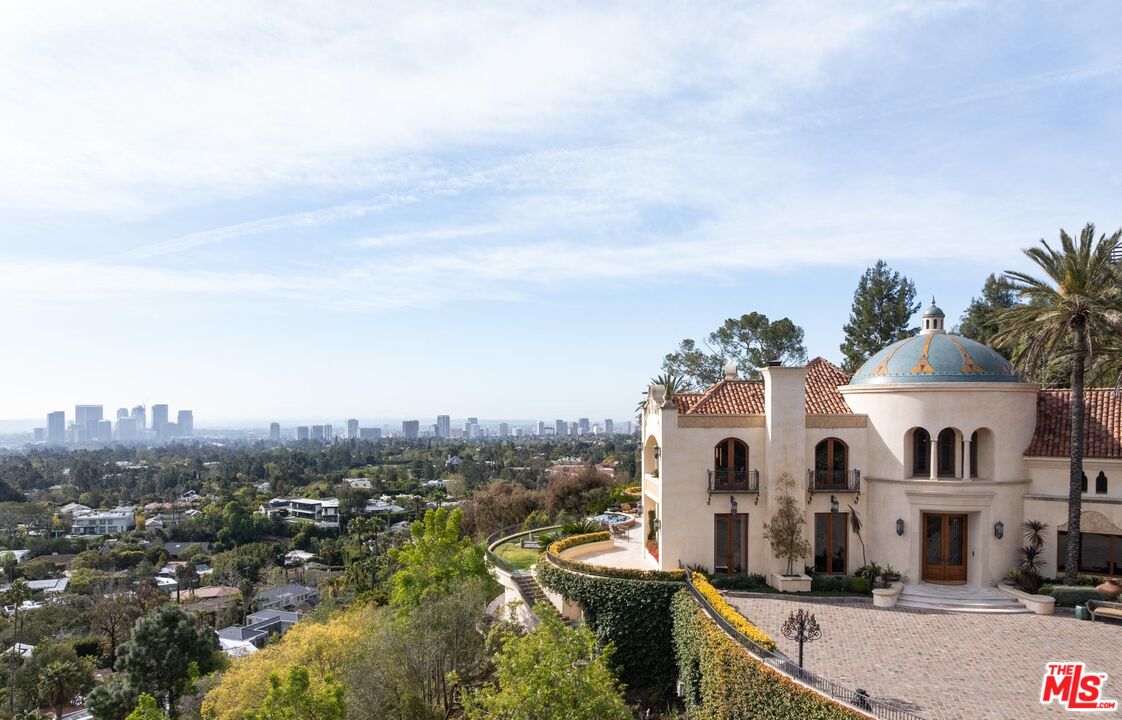 10066 Cielo Dr
