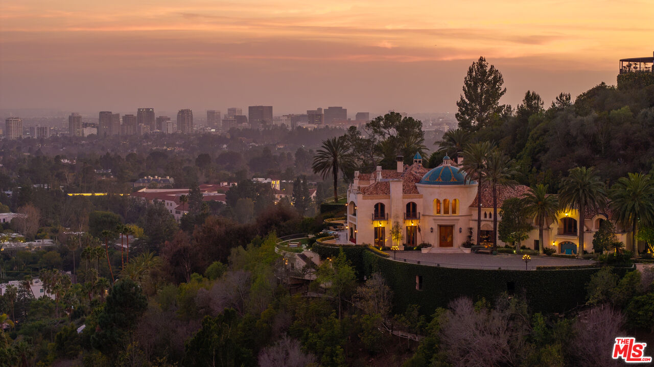 10066 Cielo Dr