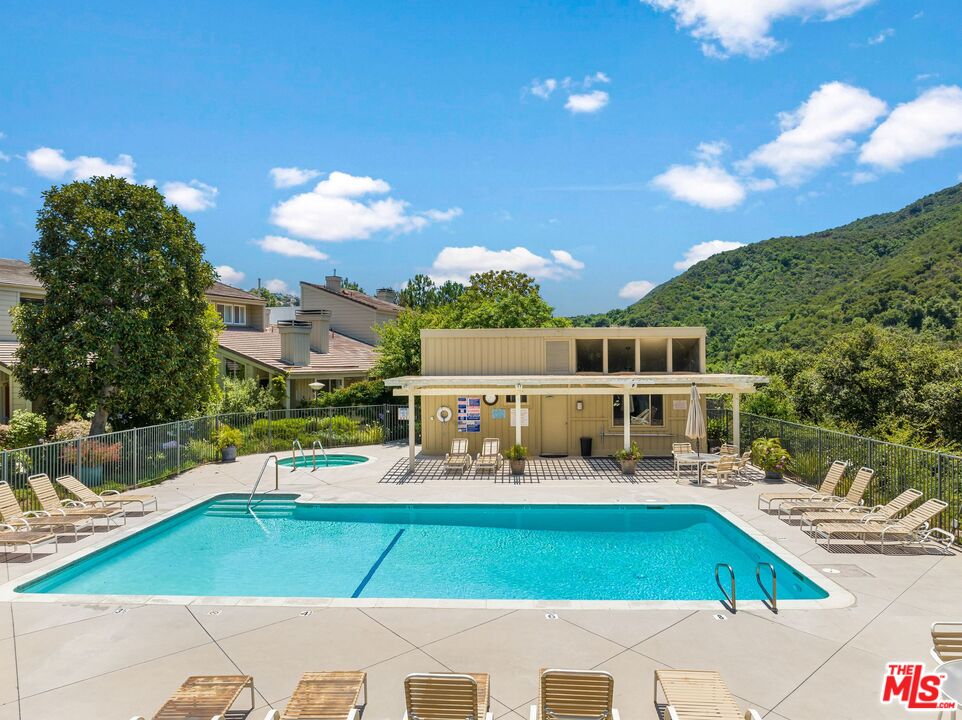 1663 Michael Ln