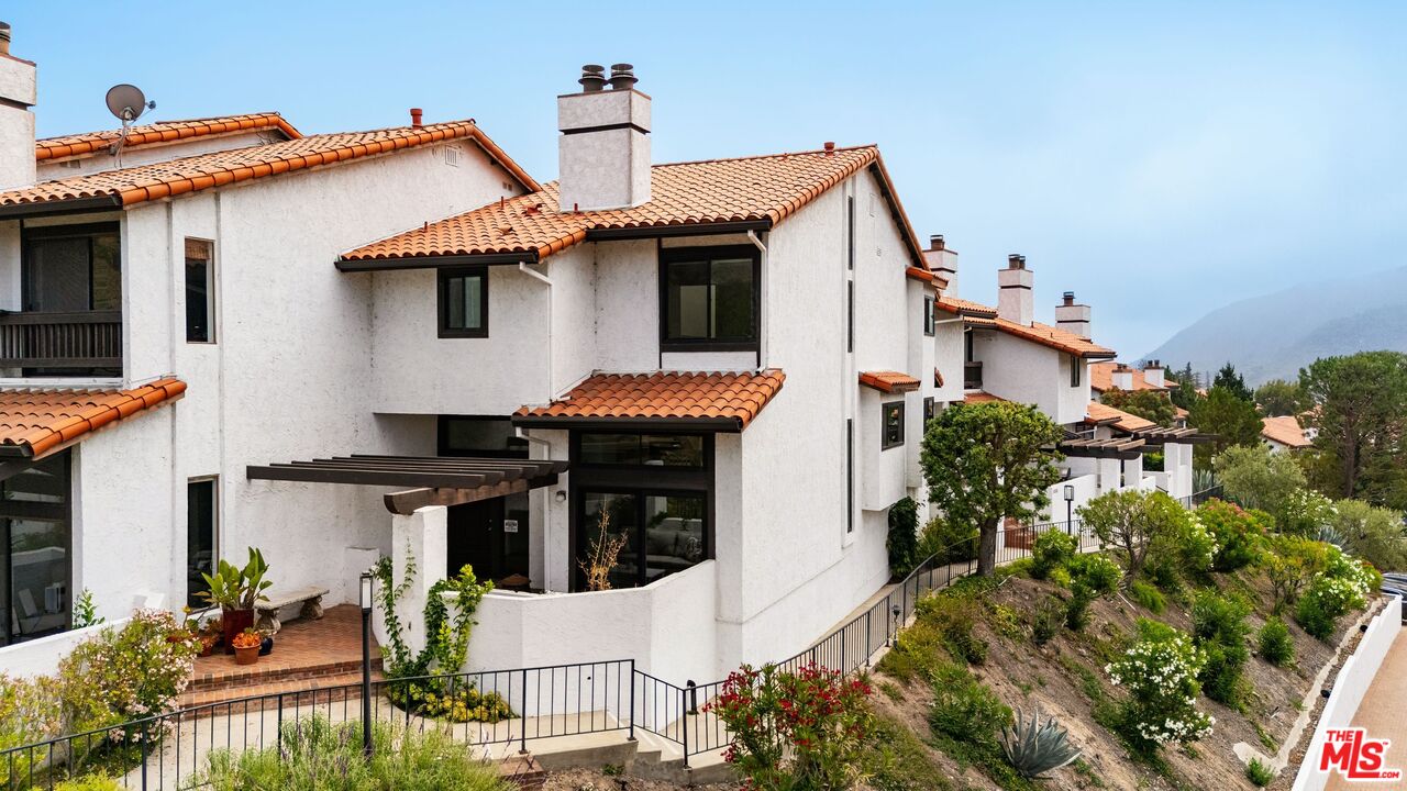 1663 Michael Ln