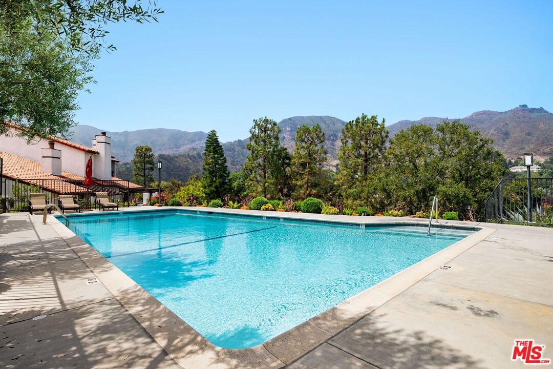 1663 Michael Ln