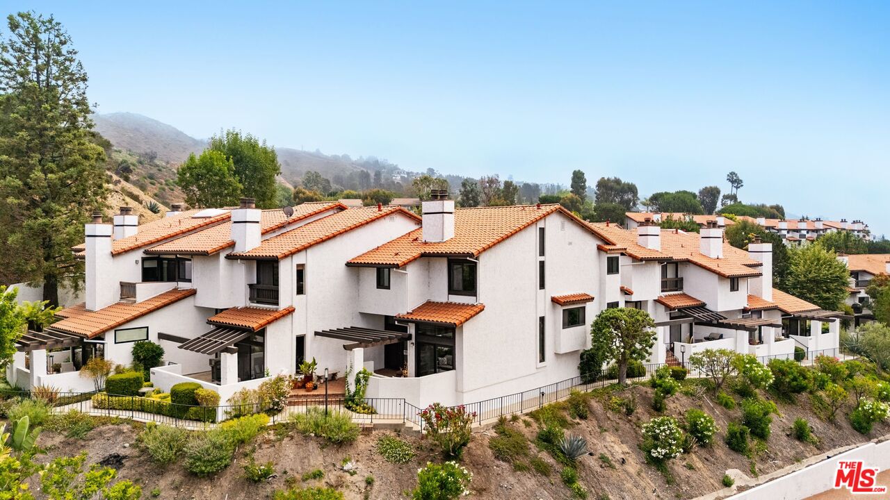 1663 Michael Ln