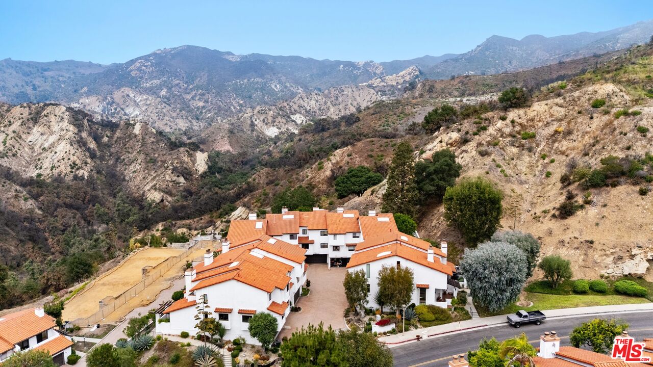 1663 Michael Ln