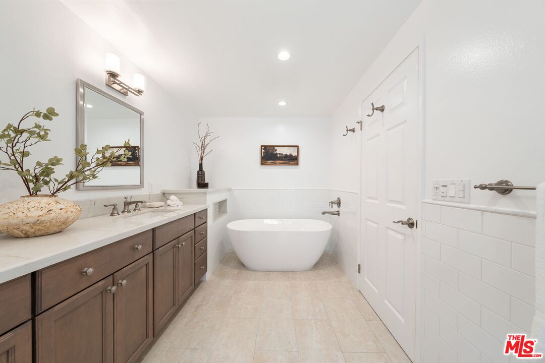 1663 Michael Ln