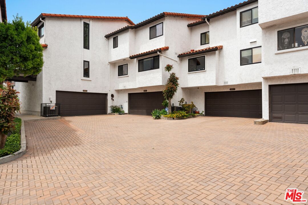 1663 Michael Ln