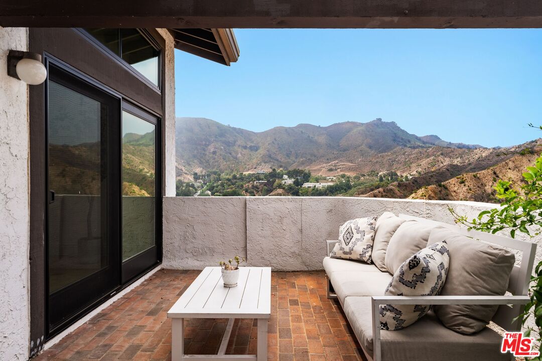 1663 Michael Ln