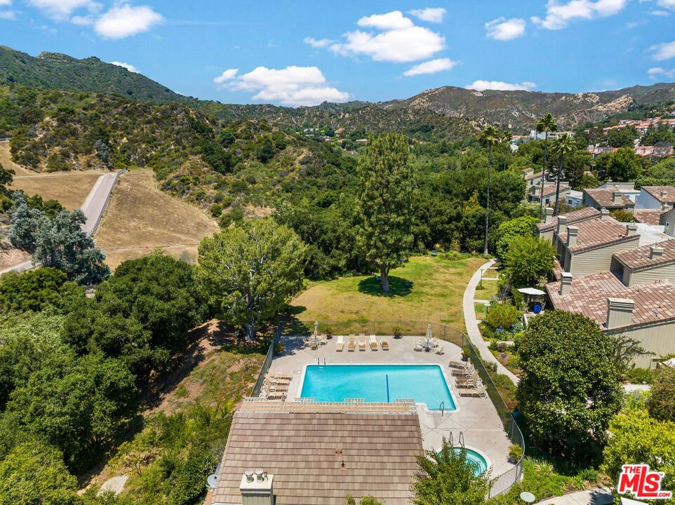 1663 Michael Ln