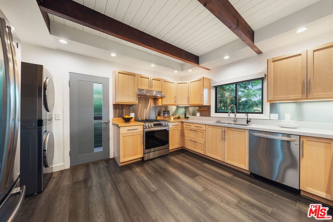 19806 Valley View Dr