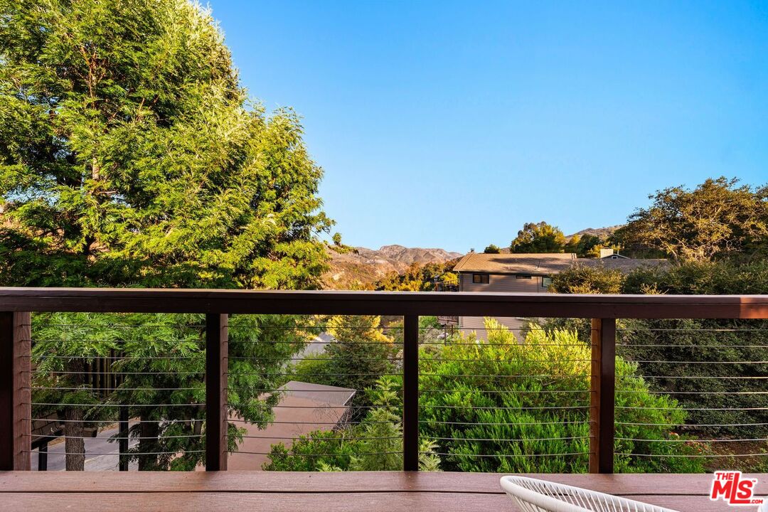 19806 Valley View Dr