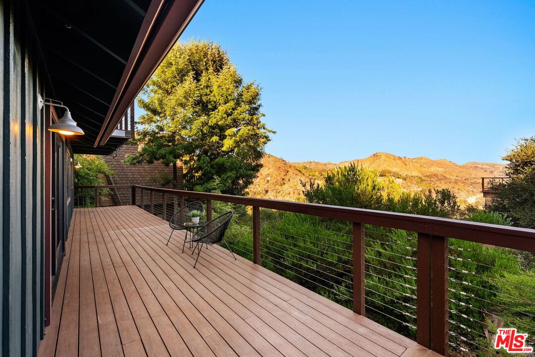 19806 Valley View Dr