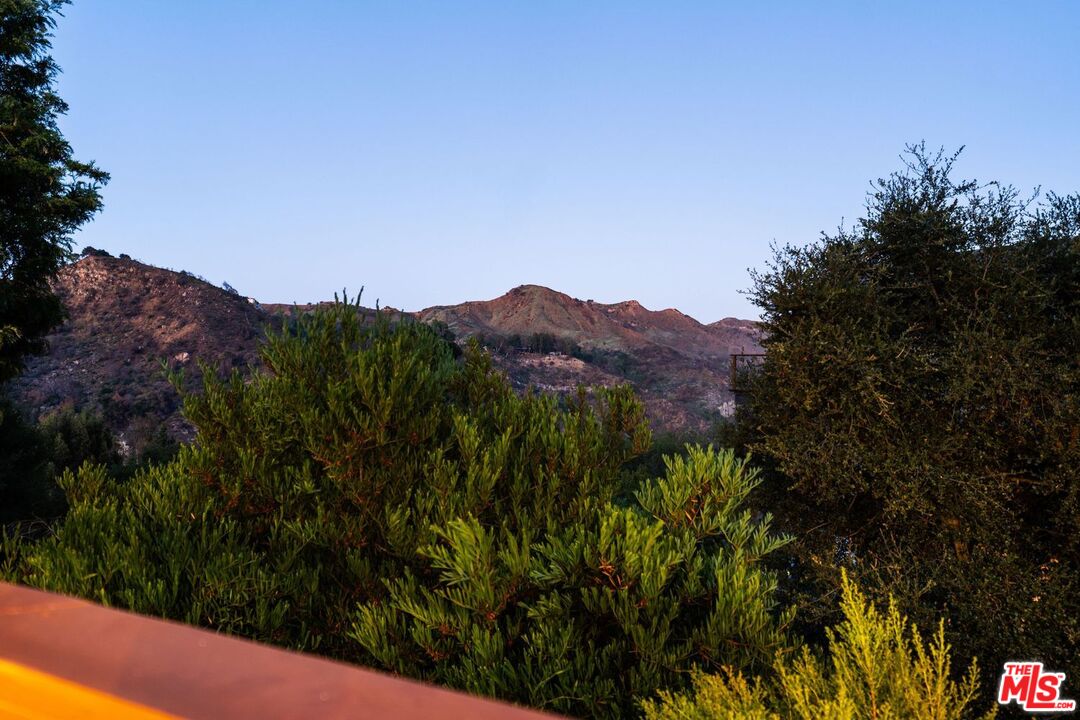 19806 Valley View Dr