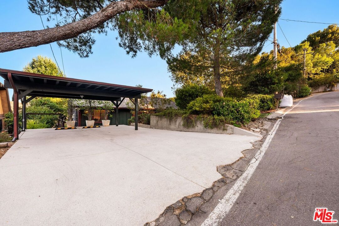 19806 Valley View Dr