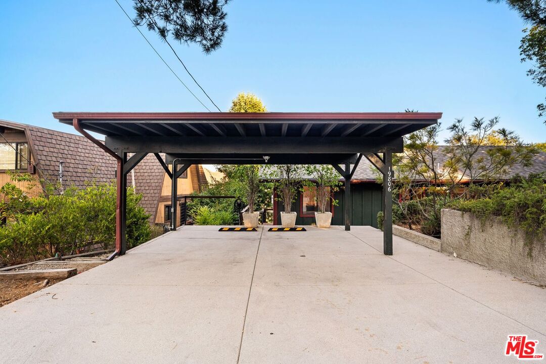 19806 Valley View Dr