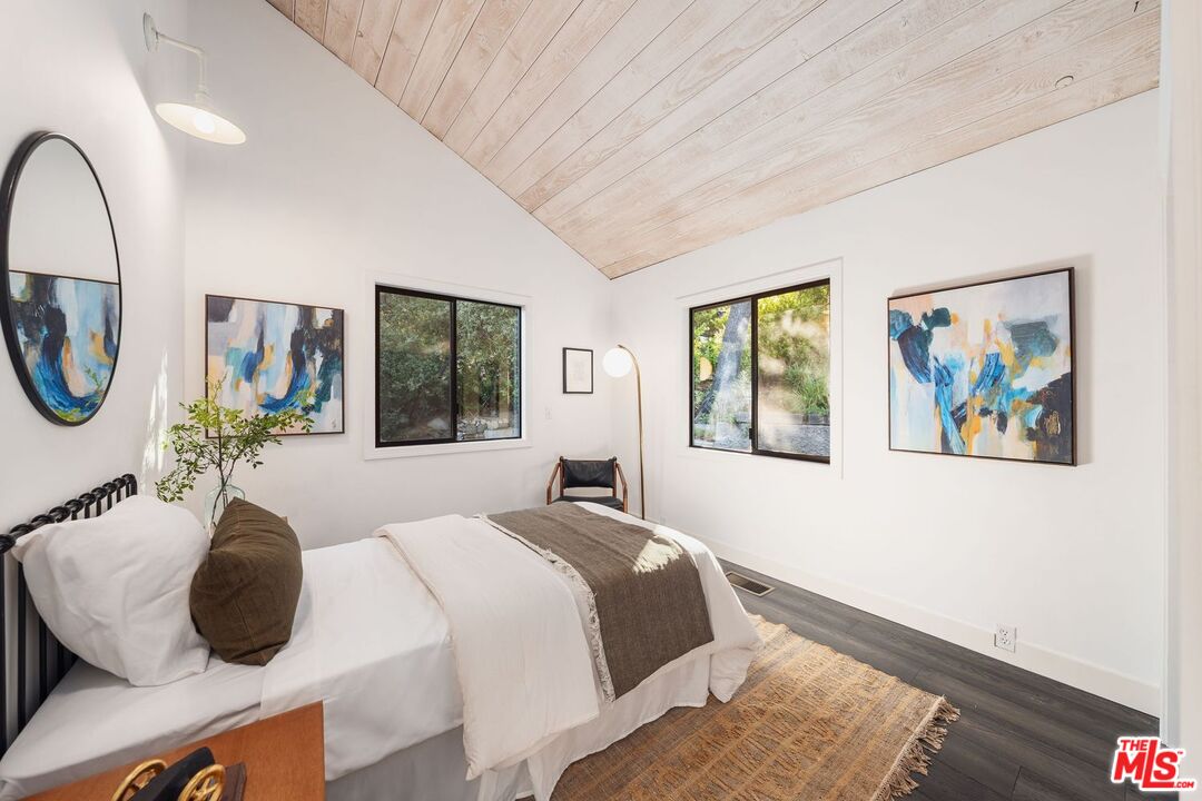 19806 Valley View Dr