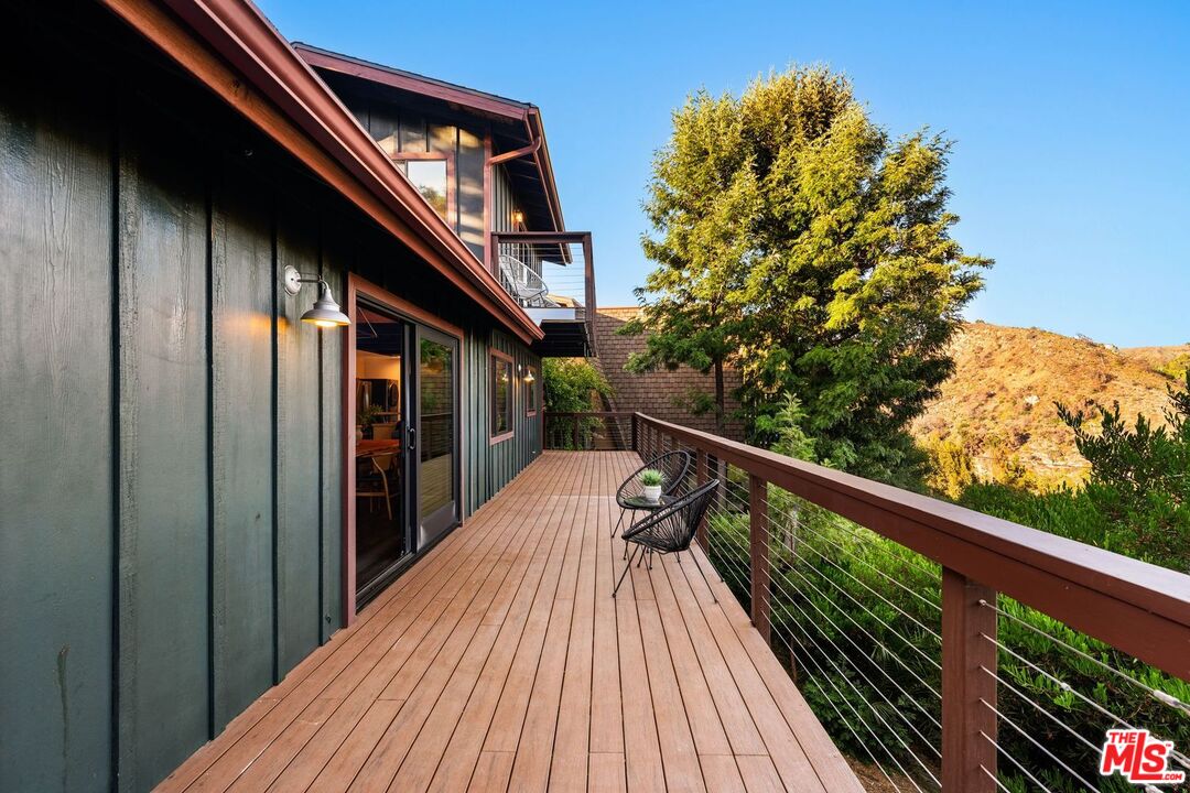 19806 Valley View Dr