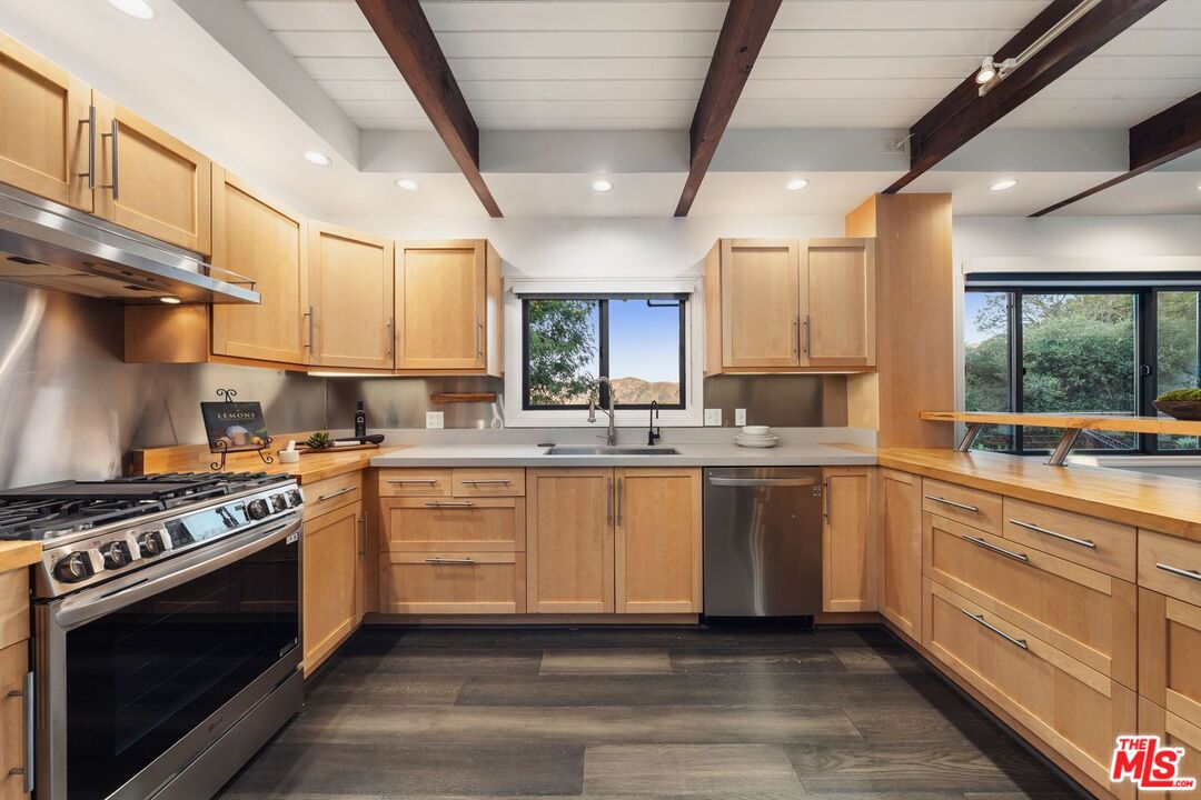 19806 Valley View Dr