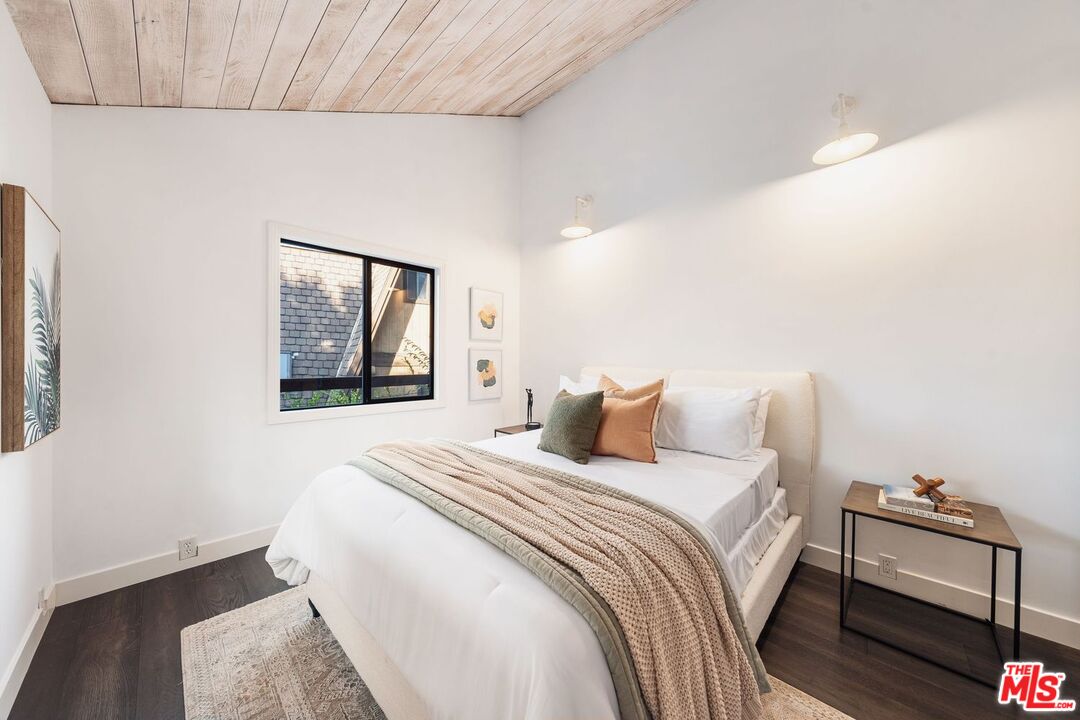 19806 Valley View Dr